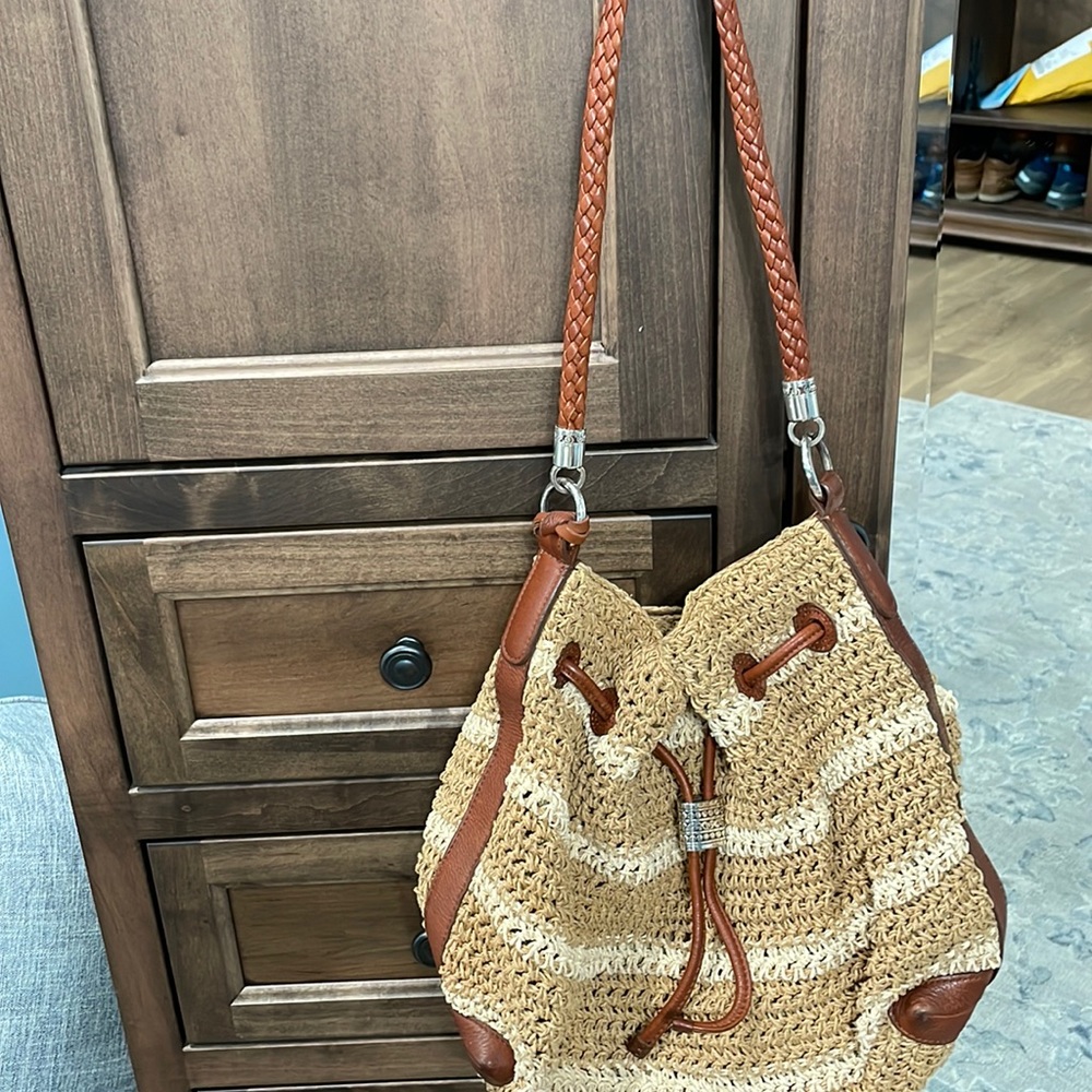 Brighton adorable summer purse… magnetic closure.  Nice shoulder carry fit!